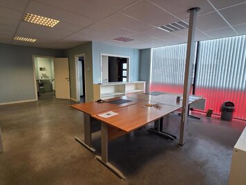 Magazijn met kantoor - 10