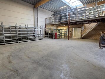 Magazijn met kantoor - 1