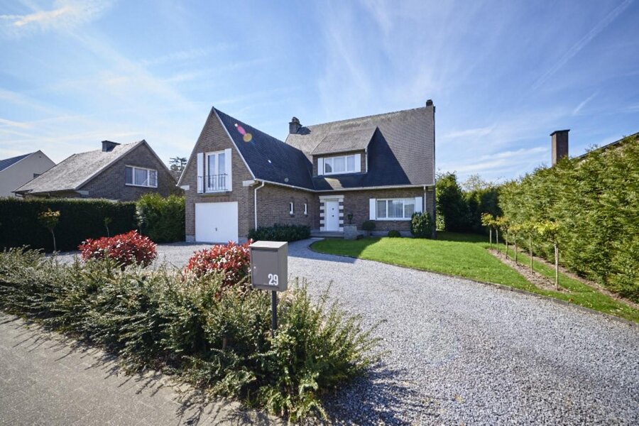 Centraal gelegen ruime traditionele villa