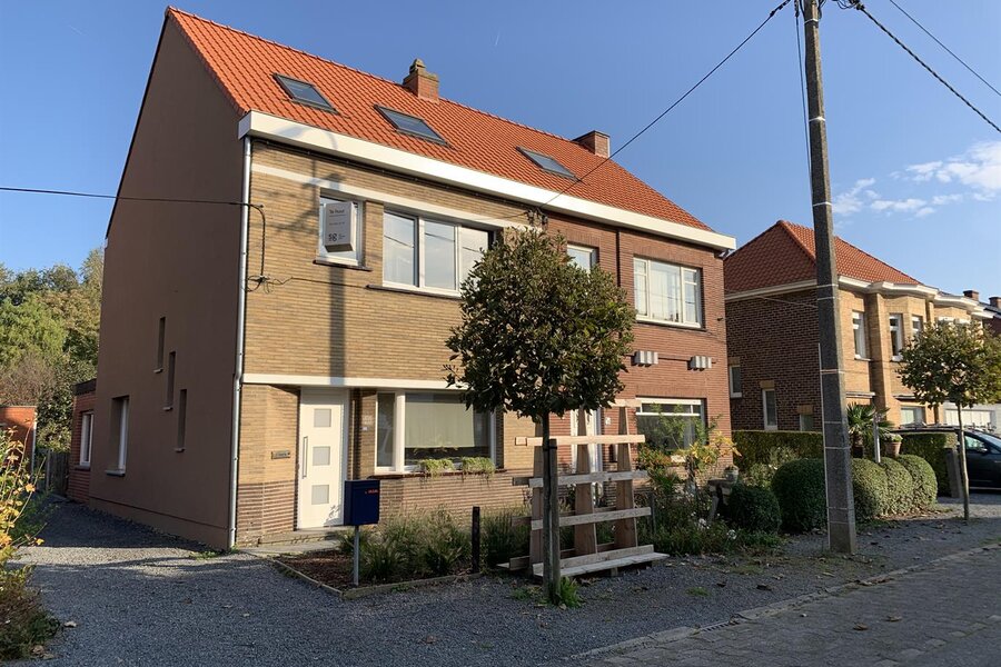 Gezellige woning in centrum De Pinte te huur!