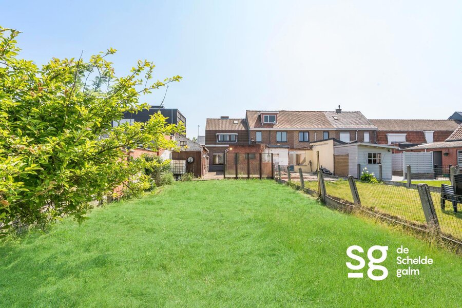 Te renoveren woning in rustige straat te Deinze