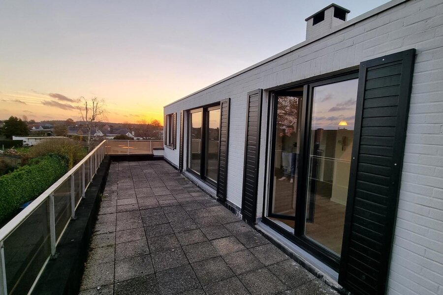 Vernieuwd 1-slaapkamer appartement met riant terras
