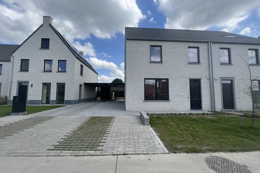 Nieuwbouwwoning op centrale locatie te Astene!