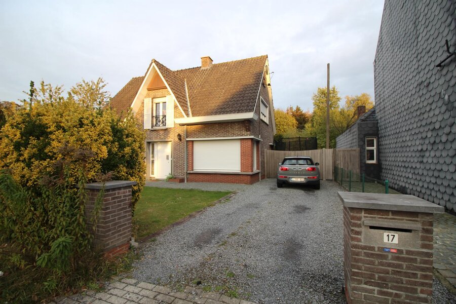Ruime lichtrijke woning met garage en omheinde tuin