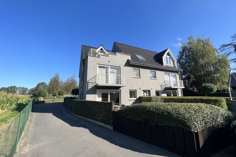 2-slpk appartement met terras en garage