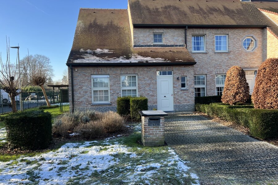 Halfopen bebouwing in rustige wijk in het centrum van De Pinte!