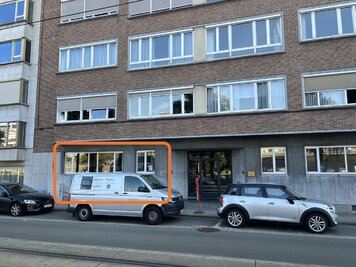 Goed, centraal gelegen kantoorruimte met autostaanplaats in Gent. - 9