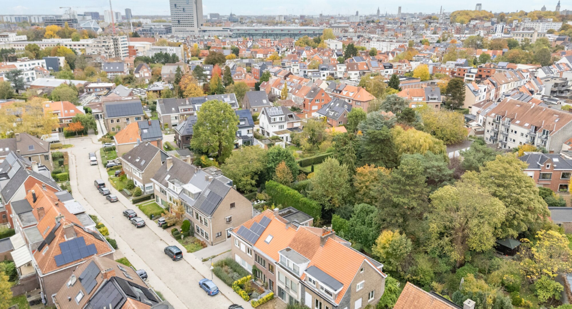 Ruime woning met tuin en garage op TOPLOCATIE