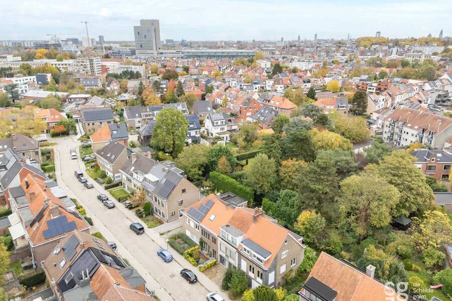 Ruime woning met tuin en garage op TOPLOCATIE