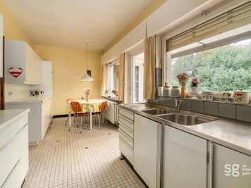 Ruime woning met tuin en garage op TOPLOCATIE - 12