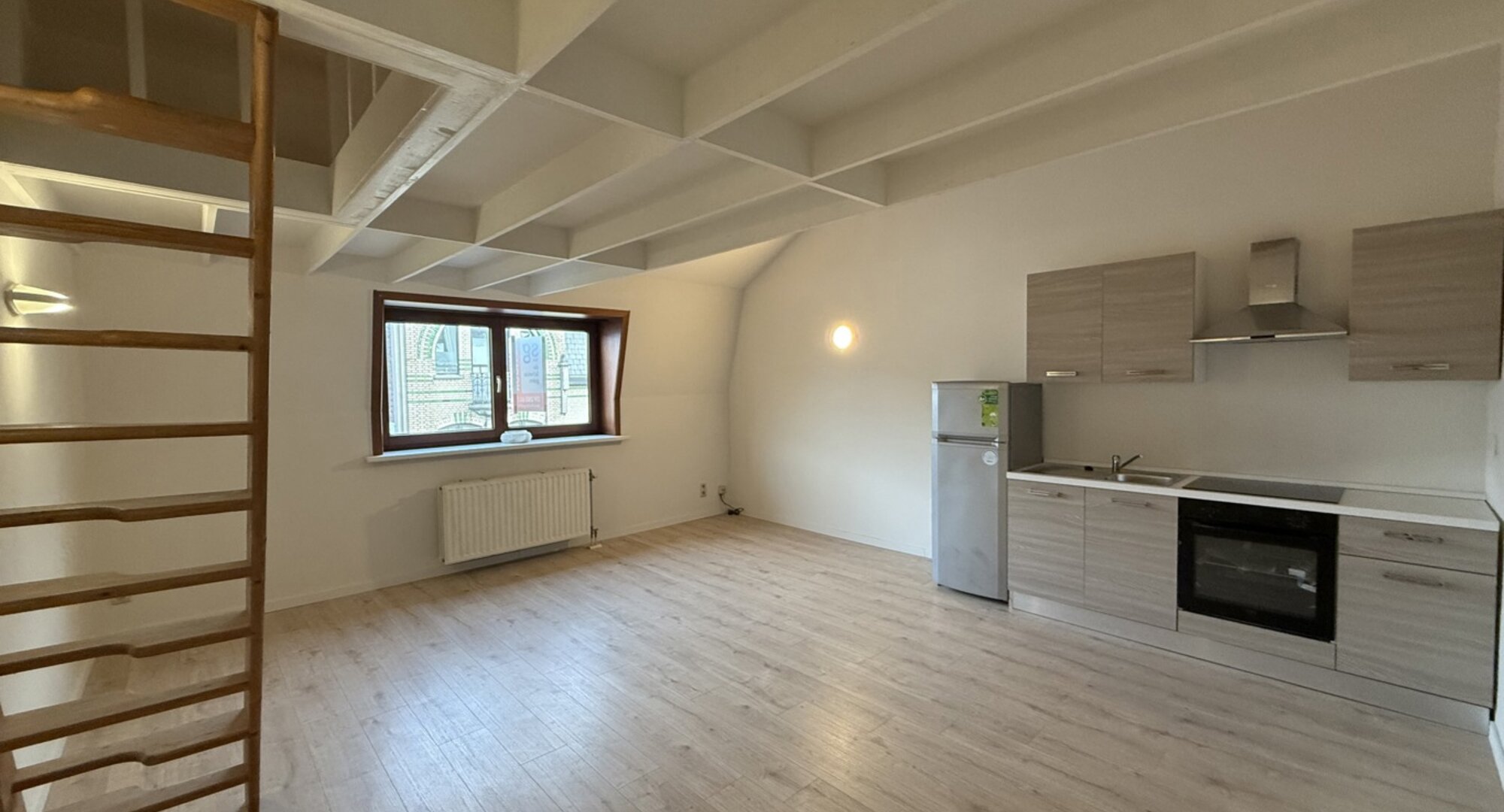 Recent gerenoveerde studio aan station in Deinze