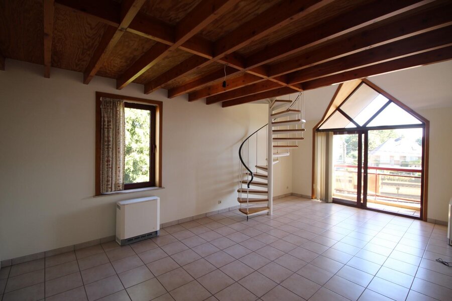 Ruim en verzorgd duplex appartement nabij station De Pinte