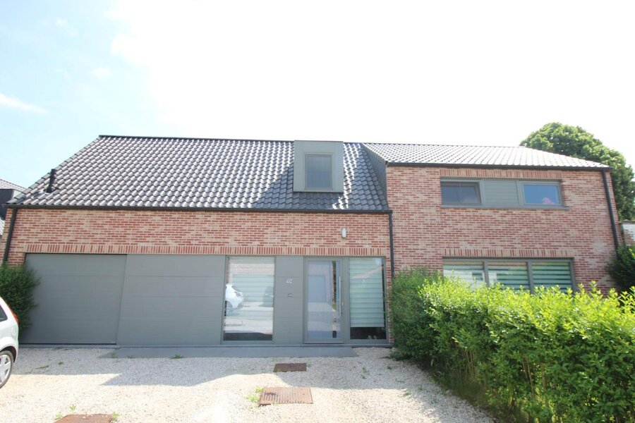 Recente ruime villa met 3 slaapkamers te de Pinte