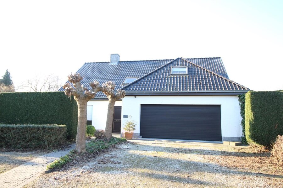 Ruime 5-slaapkamervilla met mooie zongerichte tuin