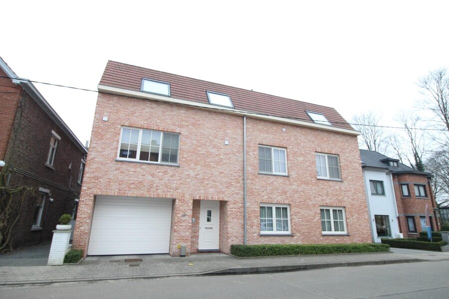 zonnig 2 - slaapkamer appartement met garagebox