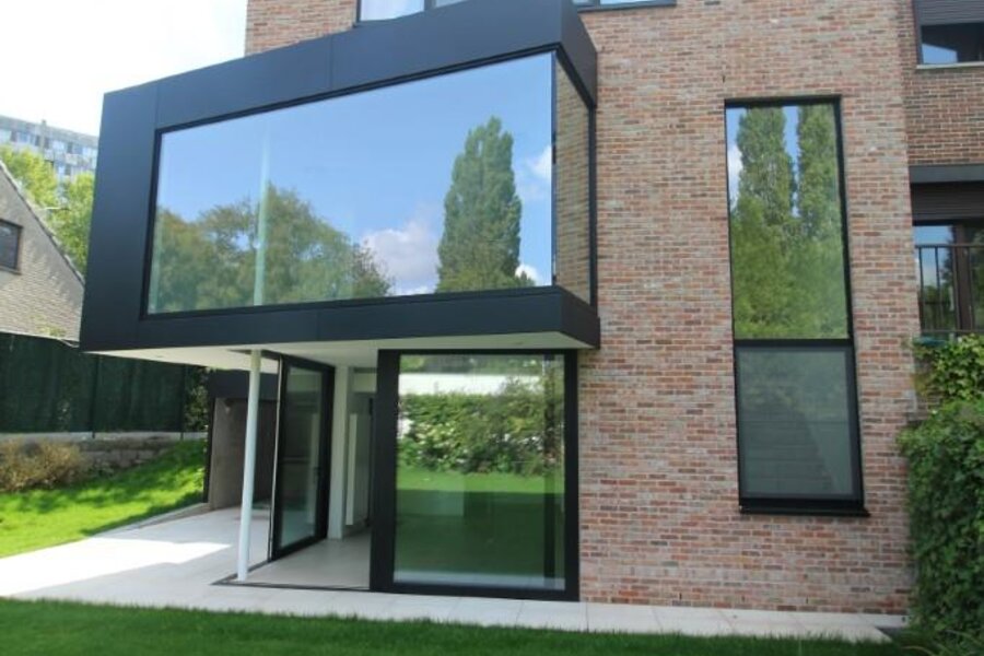 Volledig gerenoveerde HOB met tuin op topligging