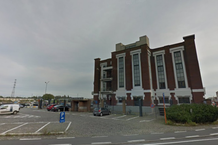 Handelsruimte in voormalig stapelgebouw ! 