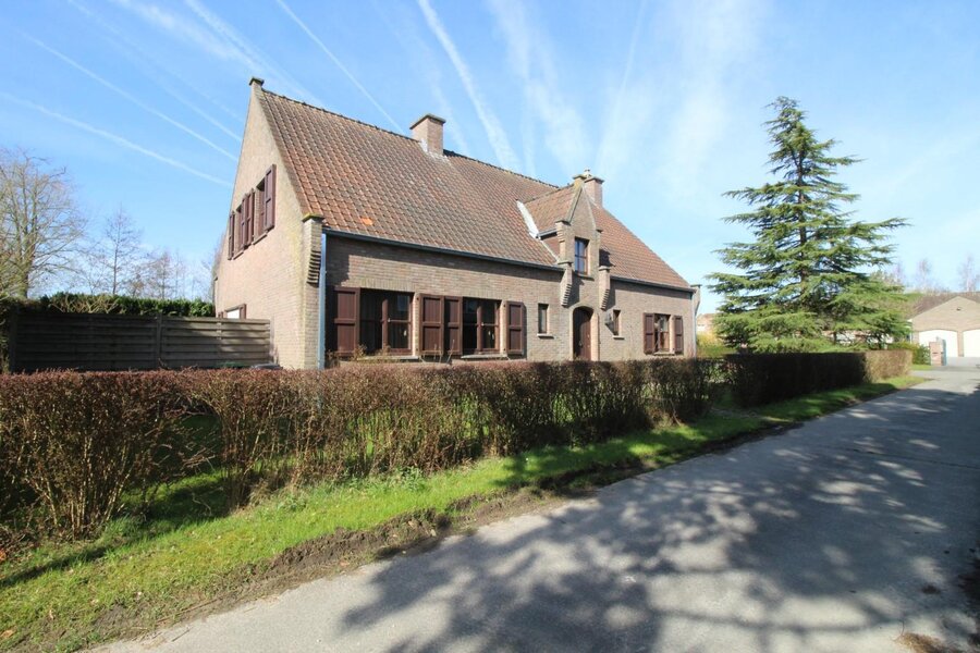 Ruime, centraal gelegen woning te Sint-Denijs-Westrem!