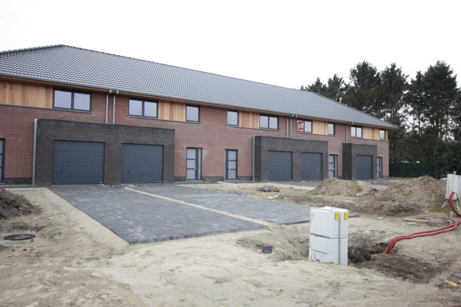 Nieuwbouwwoningen met ruime slaapkamers en aangename tuin