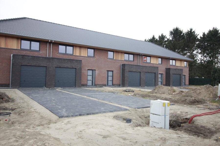 Nieuwbouwwoningen met ruime slaapkamers en aangename tuin