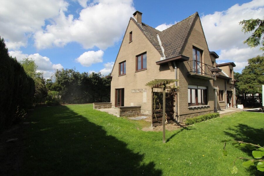 Ruime gezinswoning te Drongen