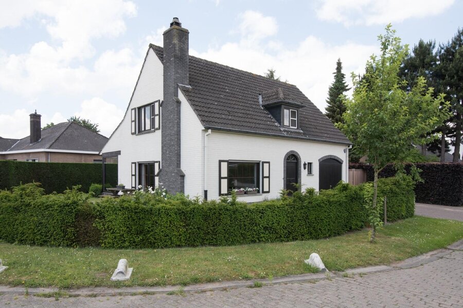 Alleenstaane villa nabij het centrum van De Pinte