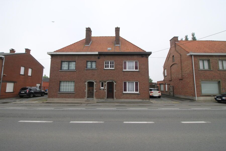 Te renoveren halfopen bebouwing in Heestert! 