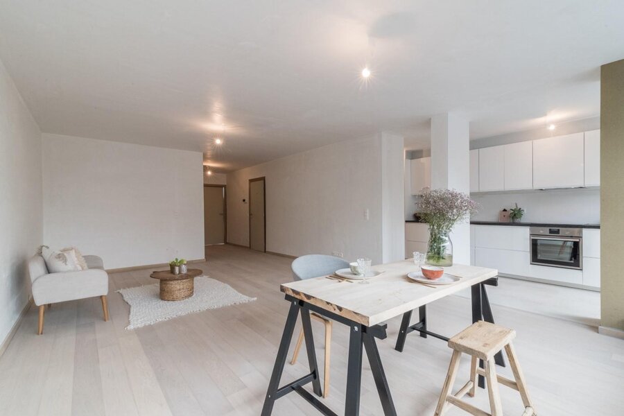 Ruim en lichtrijk gerenoveerd appartement nabij Watersportbaan