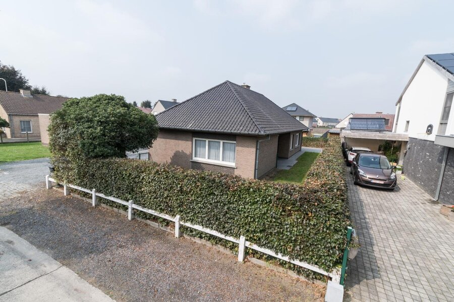 Te renoveren laagbouwvilla in rustige wijk