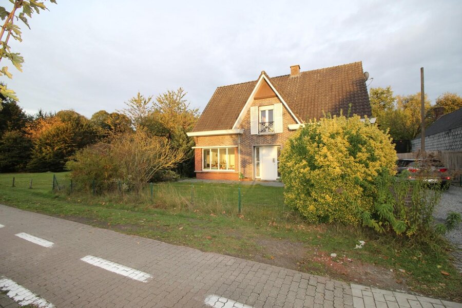 Ruime woning te Deurle! 