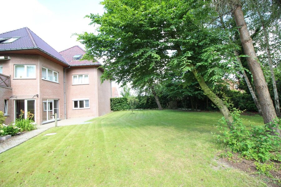 lichtrijk gelijkvloersappartement met tuin