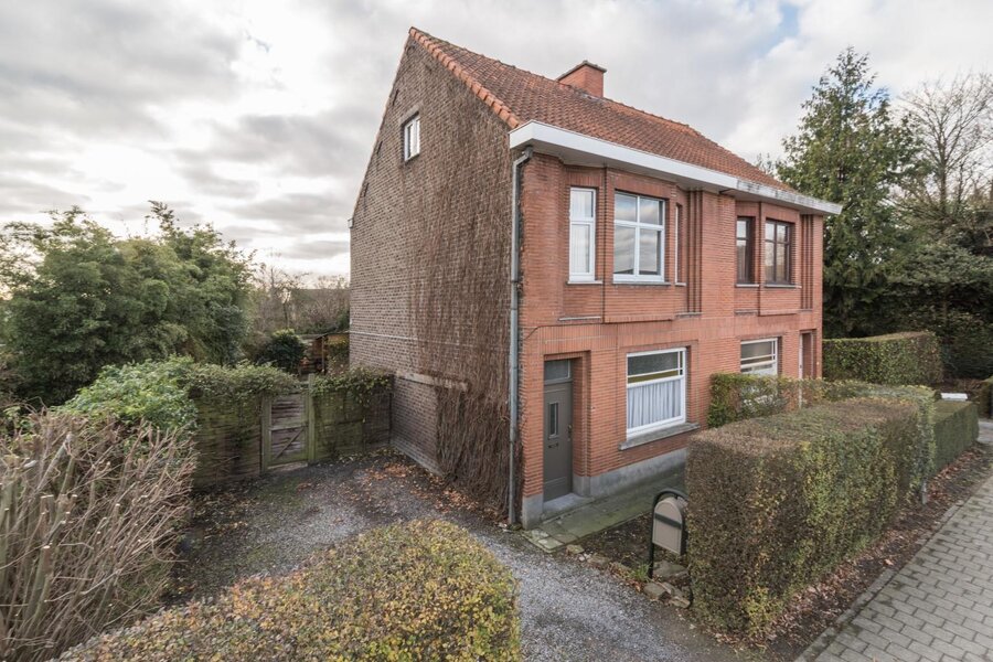 Charmante woning met veel potentieel in centrum De Pinte