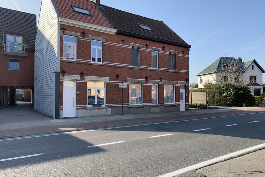 Mooi gerenoveerde woning te Merelbeke! 