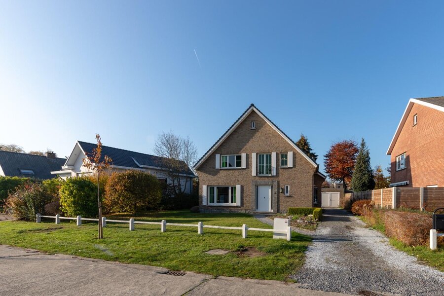 charmante gerenoveerde villa nabij centrum De Pinte