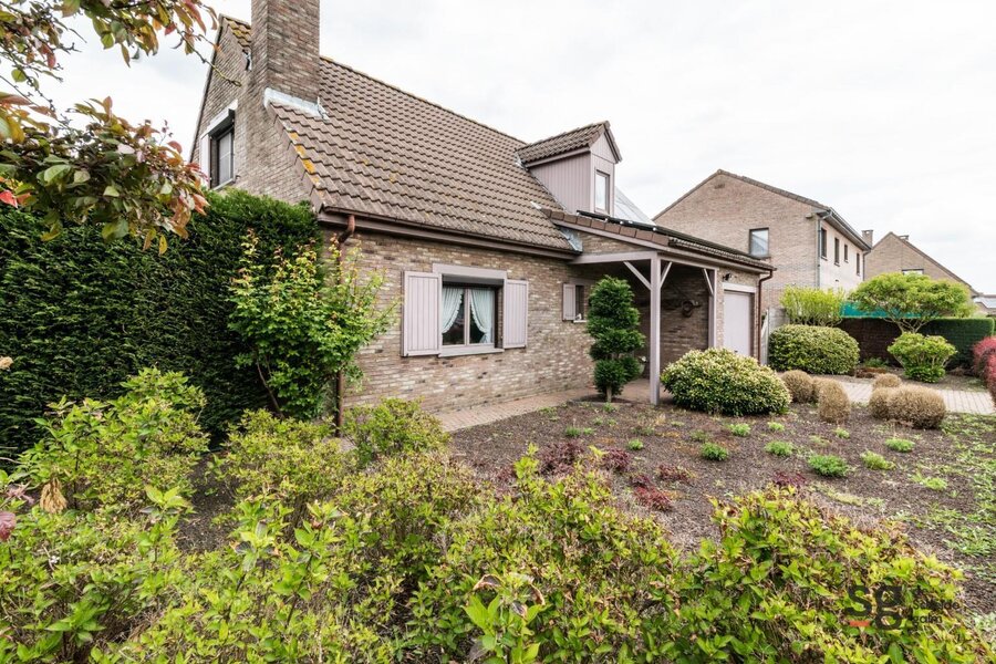 Ruime villa dichtbij het centrum van Eke