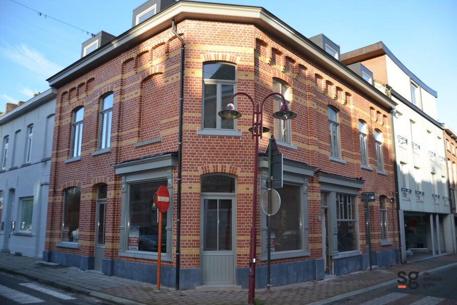 Volledig gerenoveerd appartement met karaktervolle geklasseerde gevel