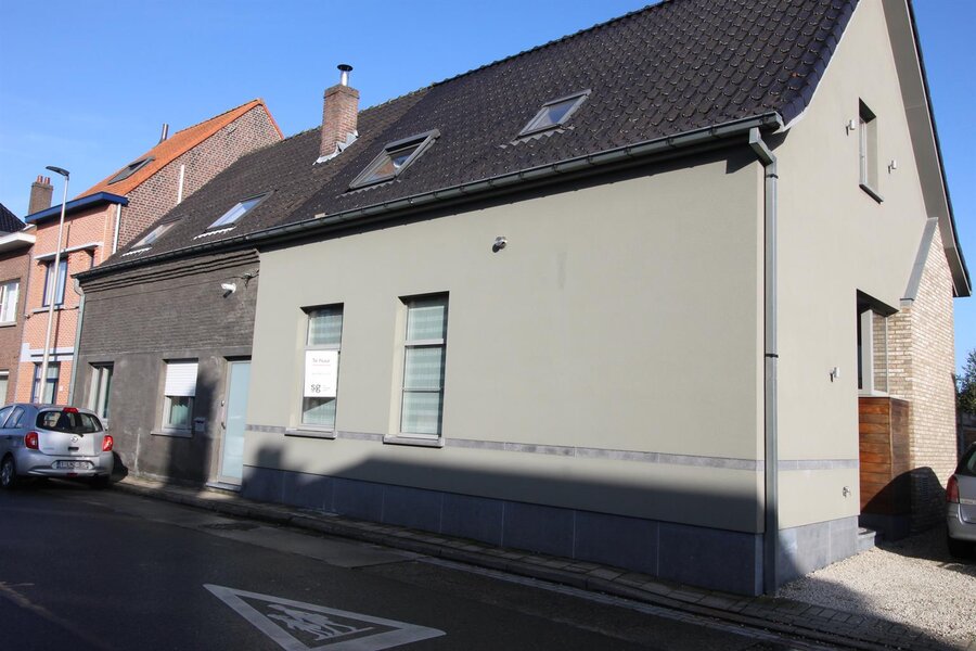 Gerenoveerde 2 slaapkamer woning te Zwijnaarde!