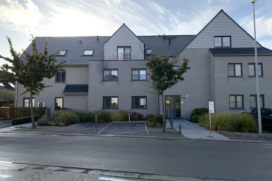 Ruim gelijkvloersappartement met tuin in centrum De Pinte!