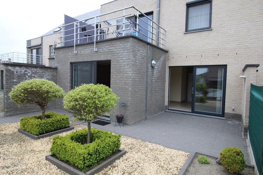 Ruim gelijkvloers appartement met mooi terras en garage