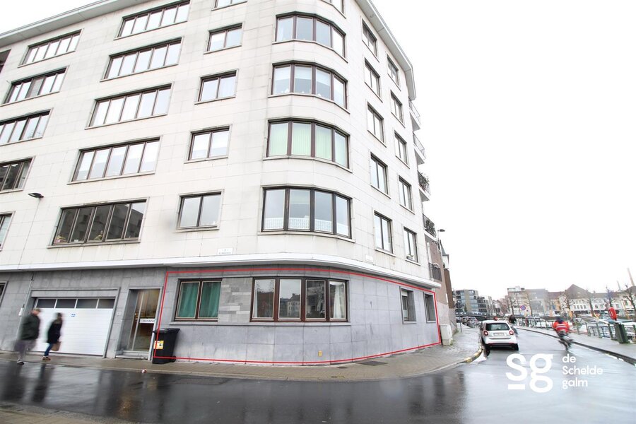 ruim en lichtrijk appartement aan Portus Ganda