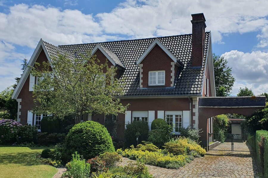 Statige woning in centrum De Pinte