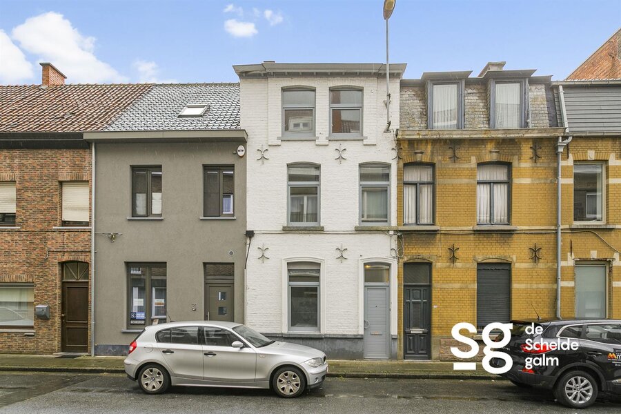 Op te frissen woning in het centrum van Deinze