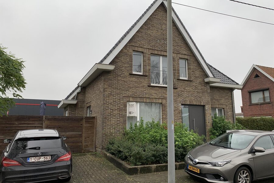 Volledig gerenoveerde HOB met 2 slaapkamers