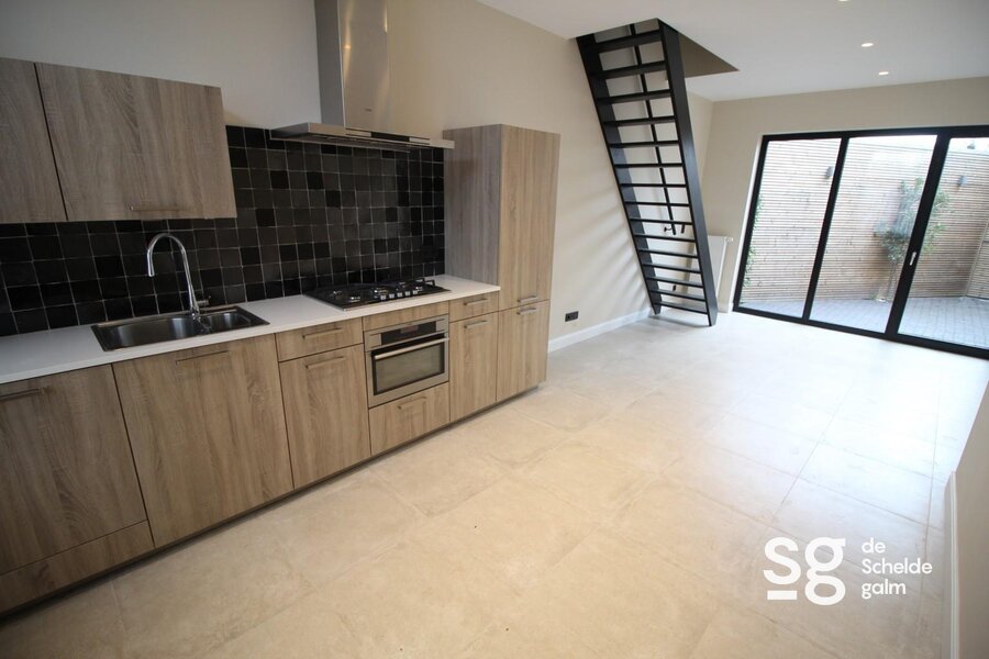 volledig gerenoveerde woning met 3 slaapkamers