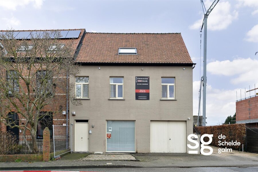 Instapklare woning met magazijn in centrum van Nazareth