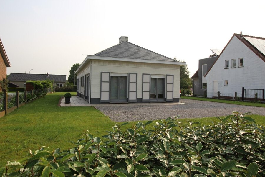 Verzorgde bungalow met tuin nabij centrum De Pinte!