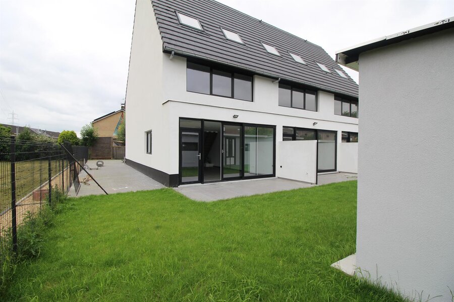 Verassend ruime woning in doodlopende straat