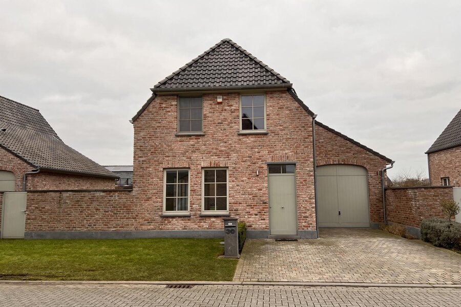 Ruime woning in centrum De Pinte!