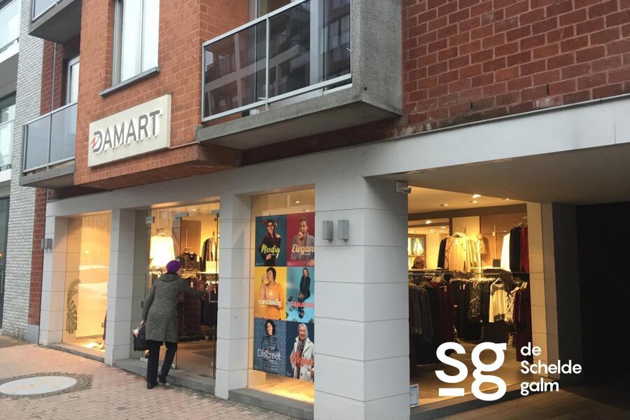 Verrassend ruim handelspand in het centrum van Deinze