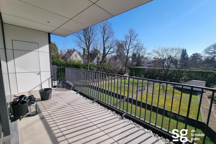 Verassend ruim appartement aan de rand van Gent